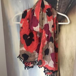 Beautiful Tommy Hilfiger Poppy scarf!